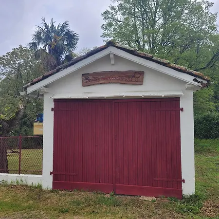 Petite Maison Dans Les Bois *