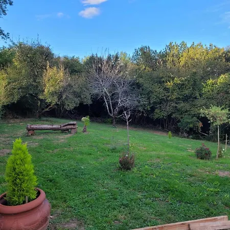 Petite Maison Dans Les Bois Bed & Breakfast *