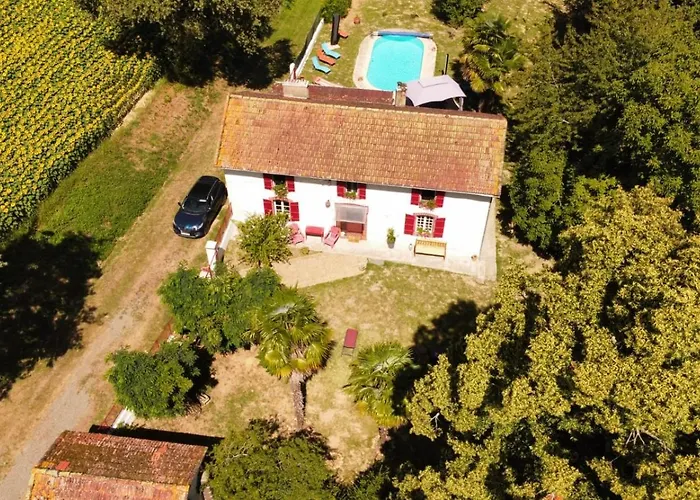 Petite Maison Dans Les Bois Bed & Breakfast *